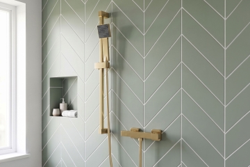UK Shower Interest Surges 71% In Heatwave | Article Image