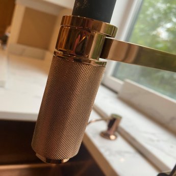 The 1810 Company Spirale Knurled Brushed Steel Spout Sink Mixer Tap with Flexible Hose - Black