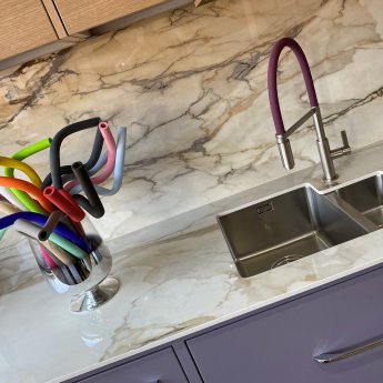 The 1810 Company Spirale Chrome Spout Sink Mixer Tap with Flexible Hose - Wine