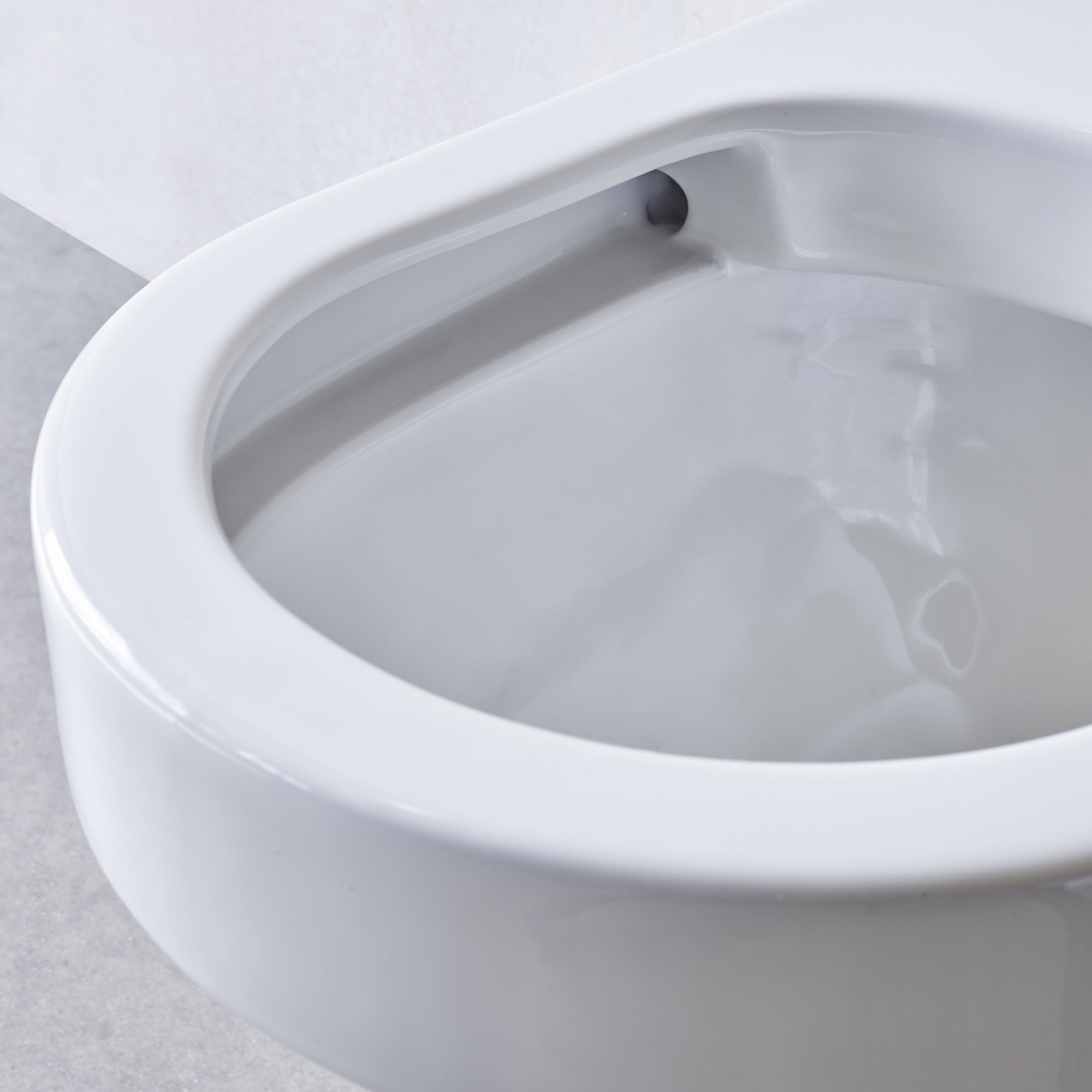 Britton Shoreditch Rimless Close Coupled Round Toilet Cistern Soft