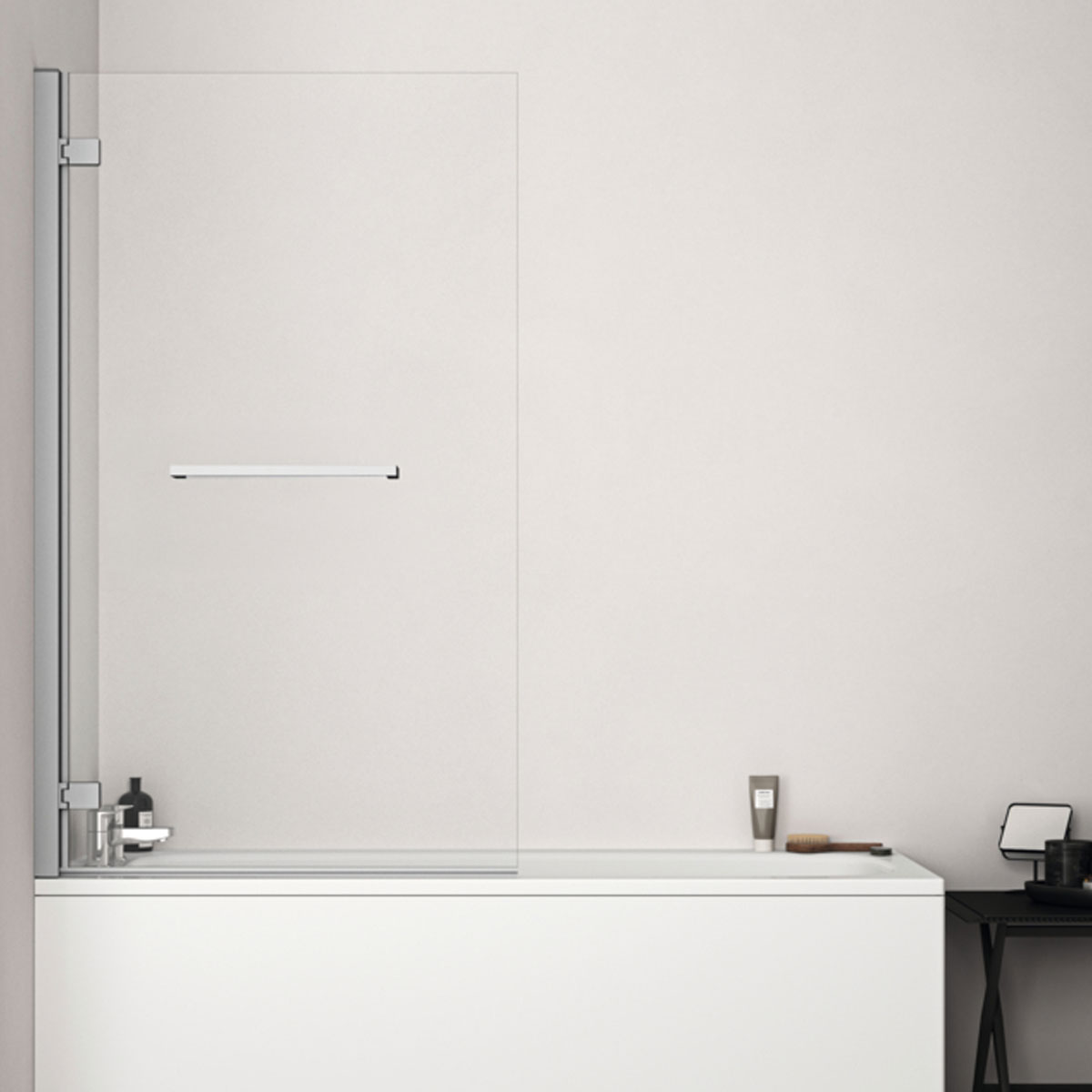 Ideal Standard I.Life Hinged RH Bathscreen with Towel Rail 1500mm High x 900mm Wide 8mm Glass - Bright Silver